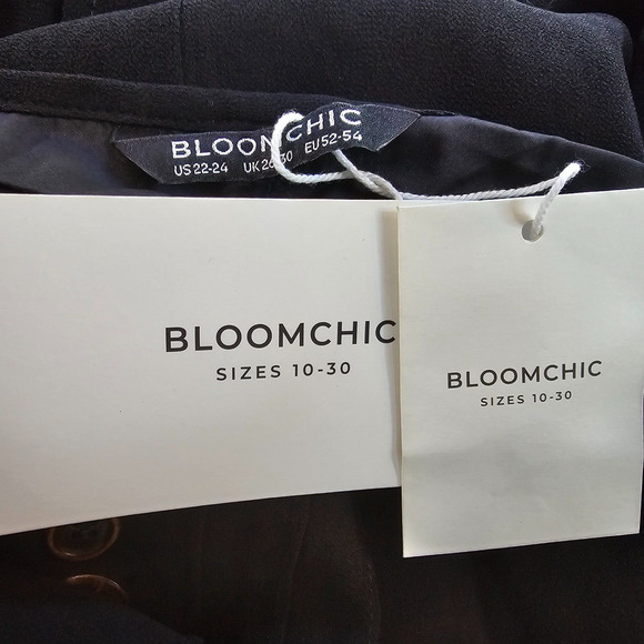 Bloomchic Blouse Women's 3X Short Sleeve Button Detail Mesh Overlay Black NWT - Picture 3 of 11